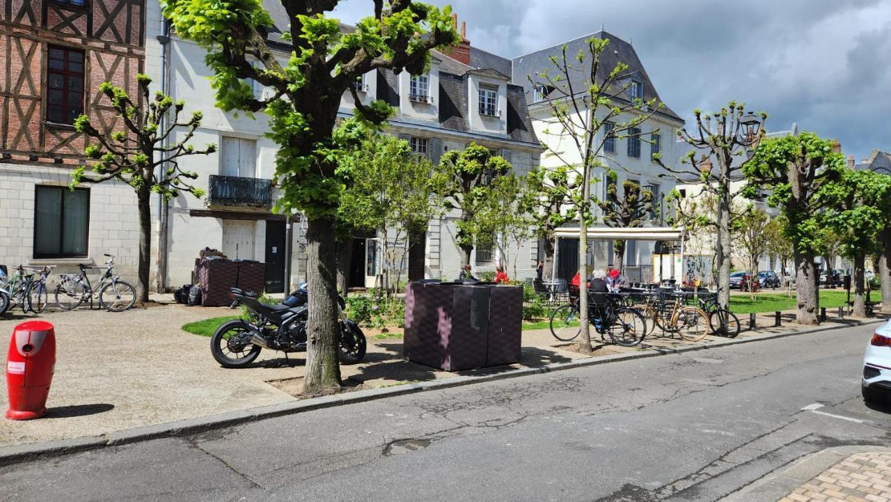 "Colbert Triplex" 3 Chambres - Balcon - Patio - Cathedrale Tours Exterior foto